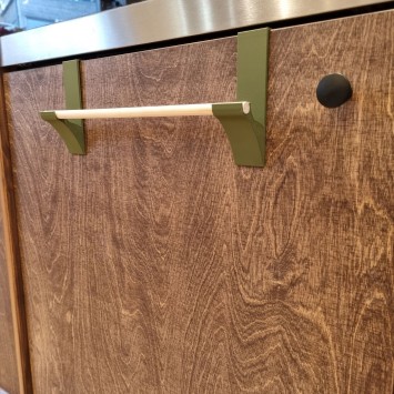 Kastdeurhaak voor handdoek – design handdoekhaak van Elias Design Studio